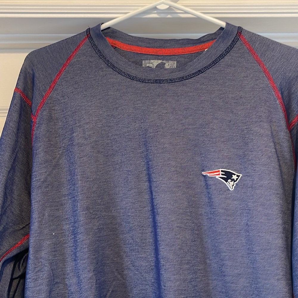 Tommy Bahama football New England Patriots long sleeve shirt size large